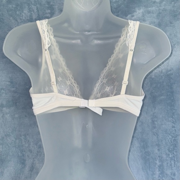 Luxury Itallian Intimissimi white lace bra/bralette, adjustable straps, 4 hooks - Picture 2 of 4